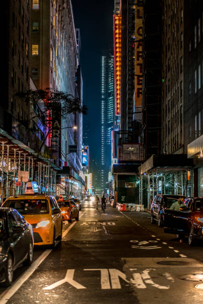 calles vacías nocturnas de nueva york - nightlife city night rain fotografías e imágenes de stock