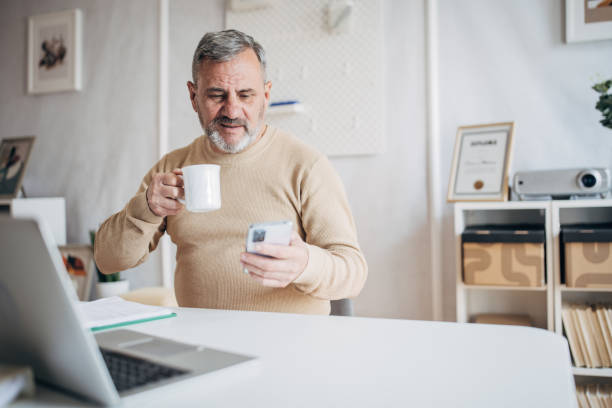 istock Coffee break, I'm a man in the office 1472253755
