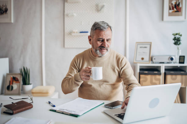 istock Coffee break, I'm a man in the office 1472253794