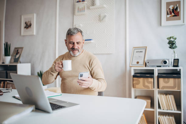 istock Coffee break, I'm a man in the office 1472254561