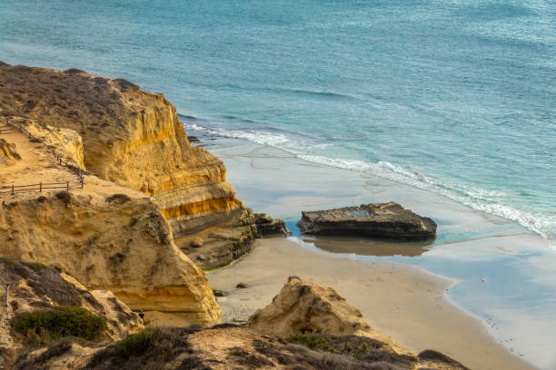 istock Flat rock and Torrey pines cliff, San Diego California 1472260163