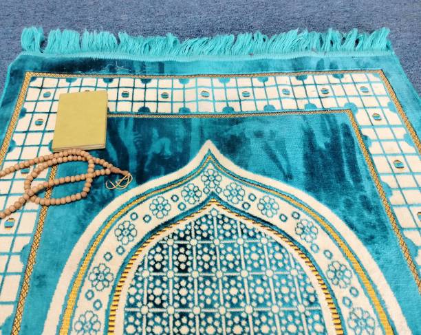 istock prayer rugs and prayer beads 1472265616