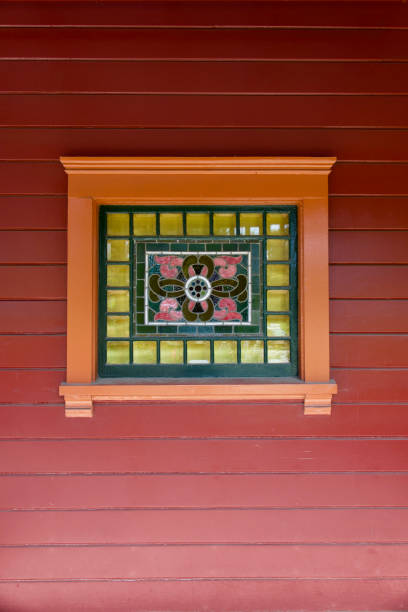 美しいステンドグラスの窓がある19世紀のビクトリア朝の建物 - house san diego california old town architecture ストックフォトと画像