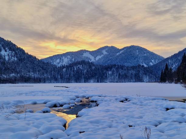 istock lake Weitsee near Ruhpolding in winter 1472317820