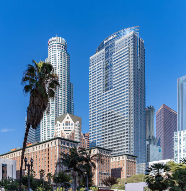 u.s. bank tower und deloitte building oder gas company tower - u s bank tower stock-fotos und bilder