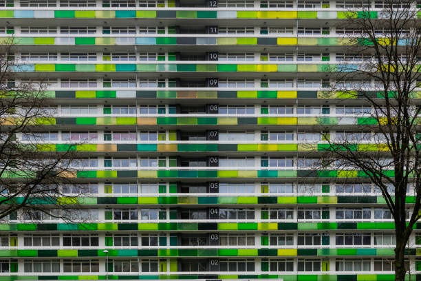 kuvapankkikuvat ja rojaltivapaat kuvat aiheesta suuren asuntorakennuksen julkisivu zeistissä alankomaissa - shopping street in utrecht netherlands