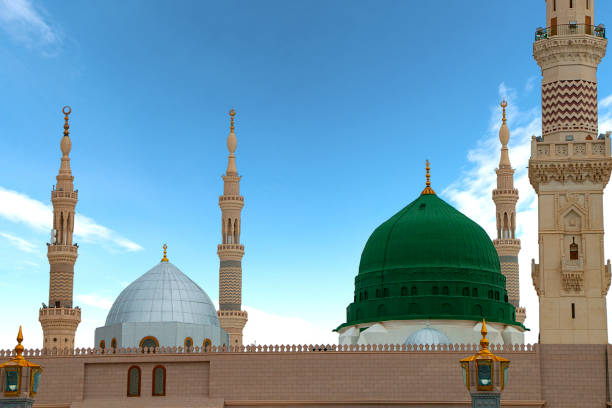 madinah , arab saudi - 11 mei 2017 : kubah hijau close up - masjid nabi muhammad , al masjid an nabawi - masjid nabawi madinah potret stok, foto, & gambar bebas royalti