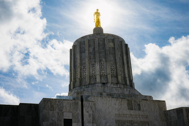 istock Oregon State Capitol Building in Salem 1472399180