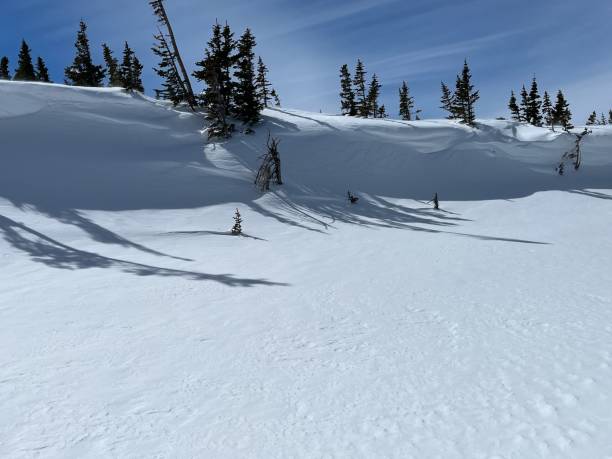 istock Snow drifts in the mountains 1472420377
