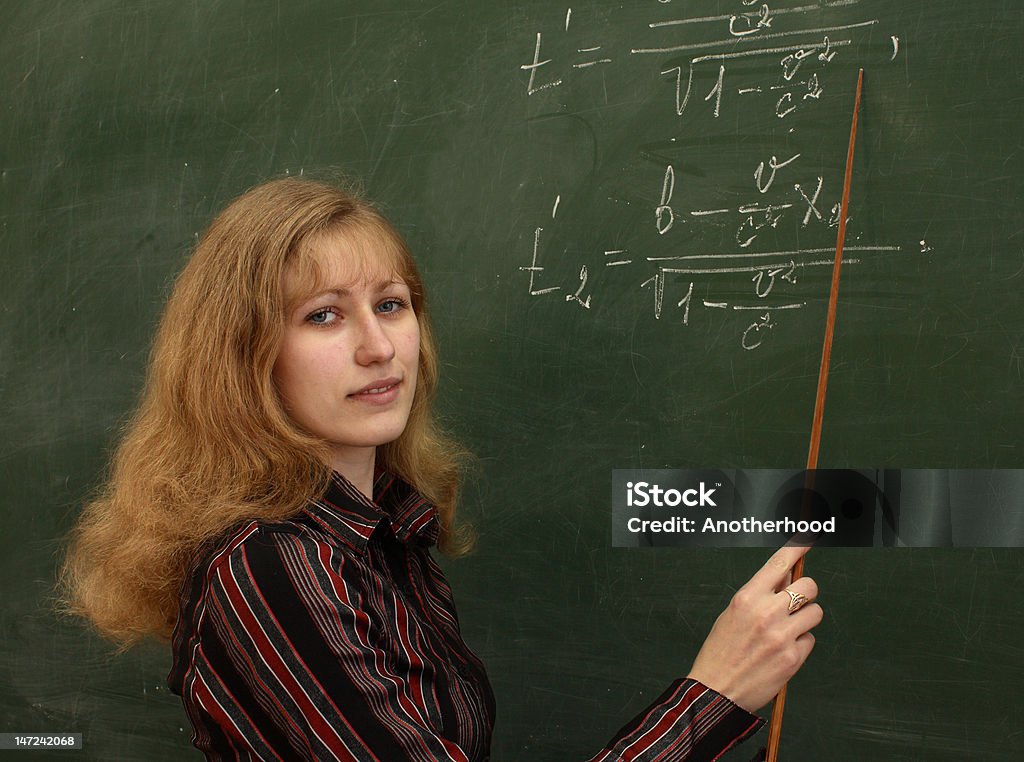 Insegnante e chalkboard - Foto stock royalty-free di Adolescente