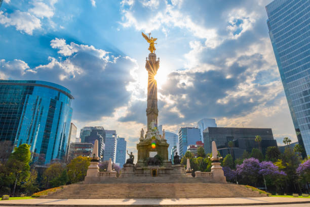 The Monument to the Angel of Independence is a national icon, which is the testimony of thousands of tourists who visit it every year, as well as in each national celebration it makes Mexicans and people of different nationalities gather around it to celebrate some event.