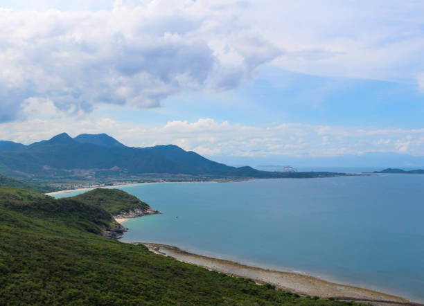 baie bleue sous les nuages, province de ninh thuan - phan rang photos et images de collection