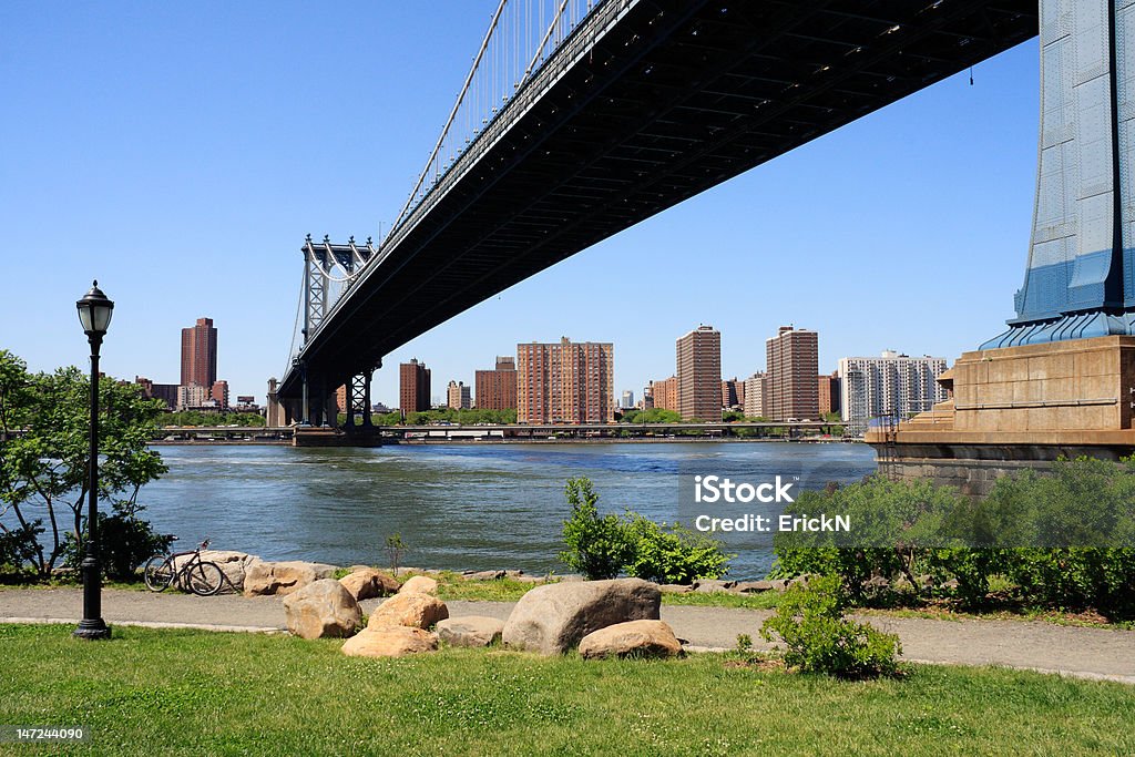 Prospettiva di Manhattan bridge - Foto stock royalty-free di Parco pubblico