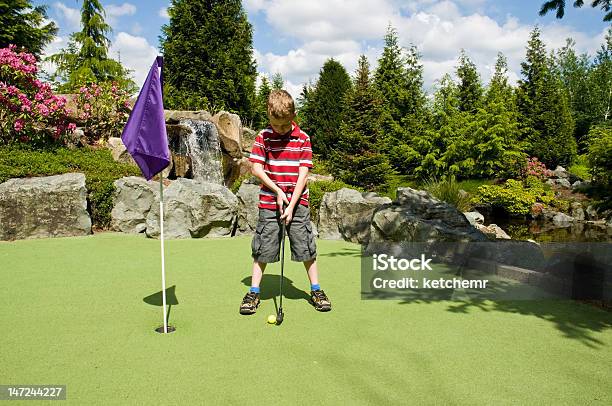 Photo libre de droit de Golf Puttputt banque d'images et plus d'images libres de droit de Golf miniature - Golf miniature, Enfant, Golf