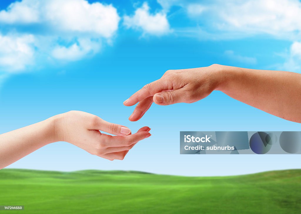 O toque de mãos entre homem e mulher 2 - Foto de stock de Adulto royalty-free