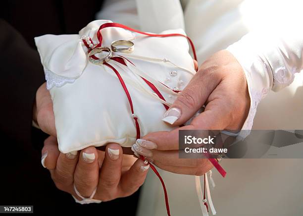 Matrimonio - Fotografie stock e altre immagini di Anello di fidanzamento - Anello di fidanzamento, Cerimonia di nozze, Close-up