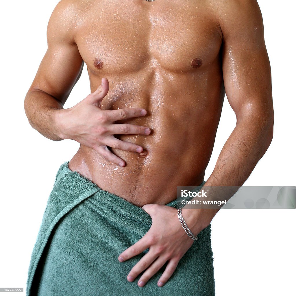 Wet muscoloso Torso Avvolto in un asciugamano - Foto stock royalty-free di Bello