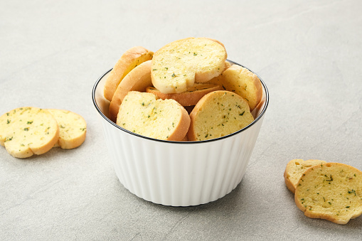 Toasted Garlic Bread, made of sliced ​​bread with garlic, cheese and herbs