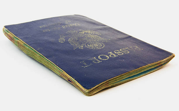 passport - dogeared photos et images de collection