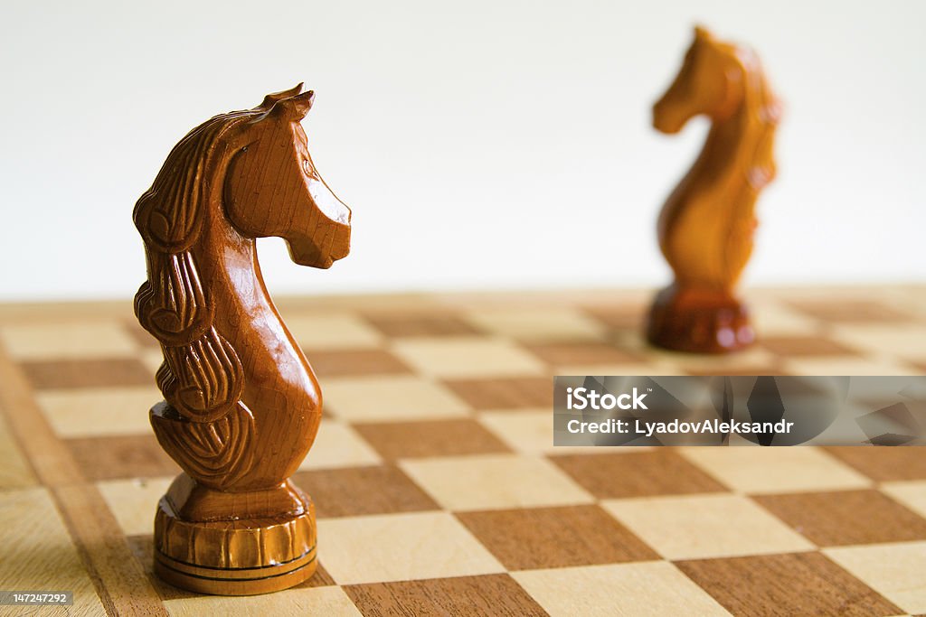 Foto de Dois Cavalos De Xadrez e mais fotos de stock de Cavalo - Peça de  xadrez - Cavalo - Peça de xadrez, Competição, Esporte - iStock
