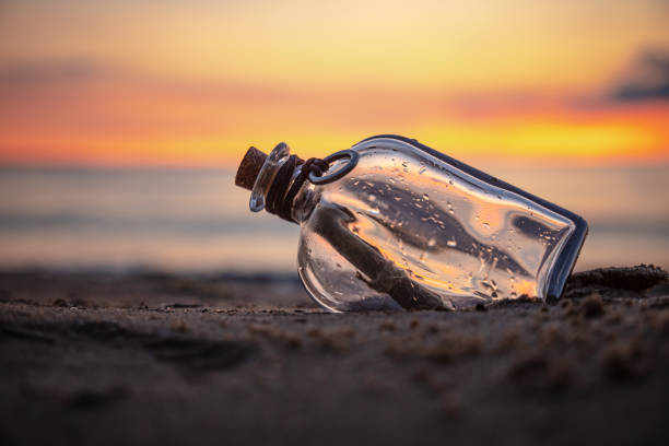 istock Message in the bottle against the Sun setting down 1472478523