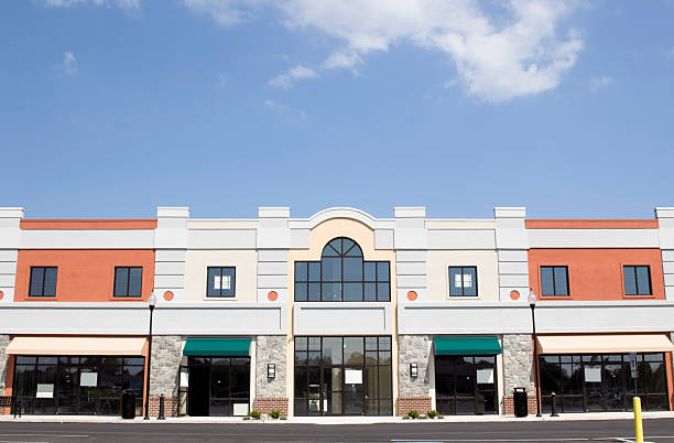 istock The outside of a empty strip mall 147247878