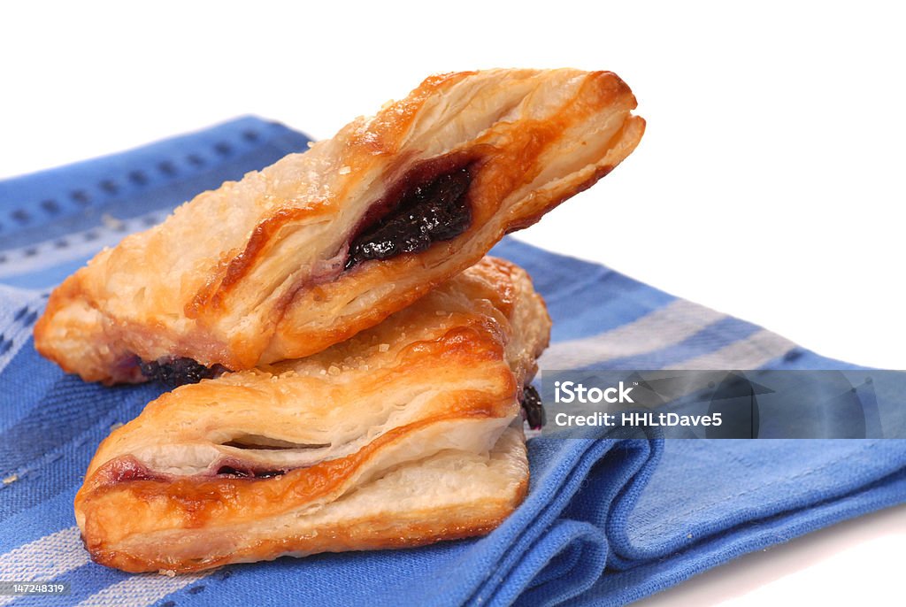 Deux chaussons aux myrtilles sur une serviette de table - Photo de Myrtille américaine libre de droits