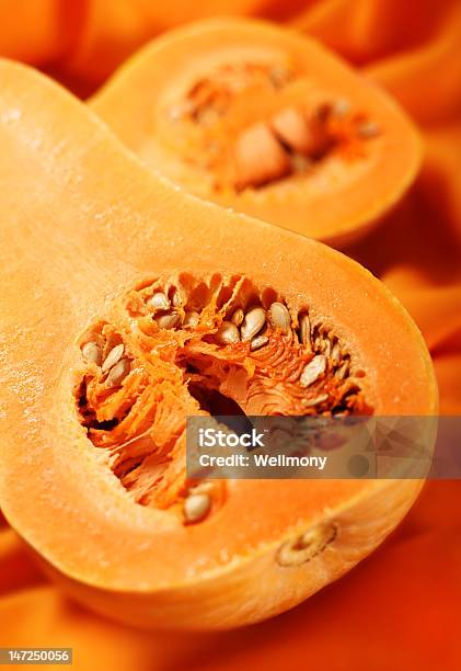 Calabaza Parte Sobre Naranja Foto de stock y más banco de imágenes de Alimento - Alimento, Amarillo - Color, Calabaza no comestible