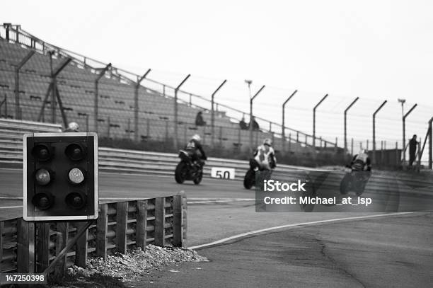 Corridas De Motociclos - Fotografias de stock e mais imagens de Atividade - Atividade, Box da equipa de corrida, Brands Hatch