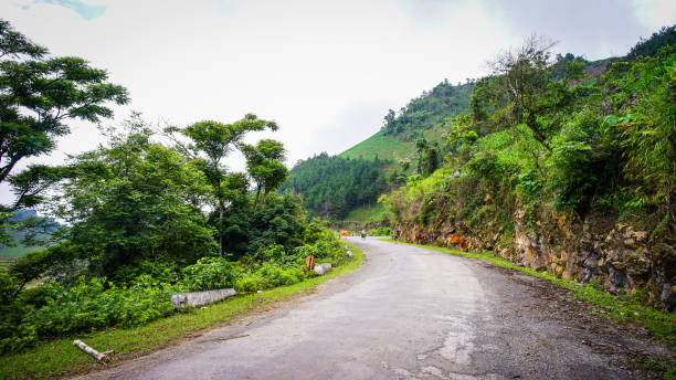 istock Mountain road in Northern Vietnam 1472525244
