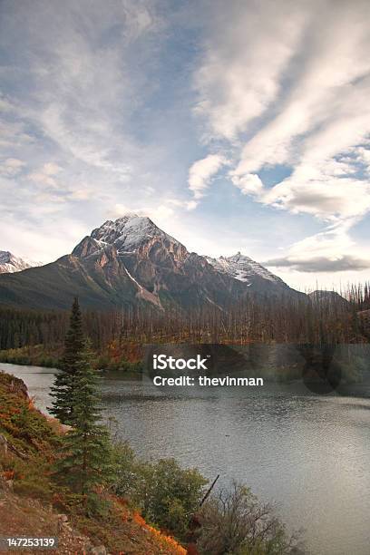 Осенний Горы — стоковые фотографии и другие картинки Альберта - Альберта, Без людей, Берег озера