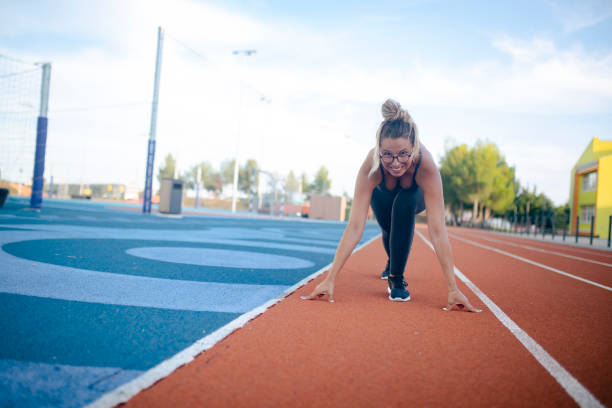 istock Slender woman getting ready to run 1472534366