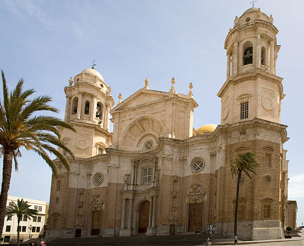 istock Famous cathedral in Cadiz. Frontal view 147253532