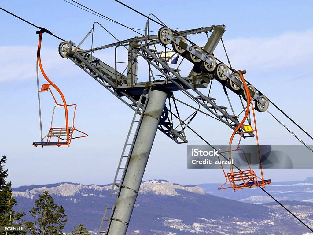 Подъёмник для лыжников - Стоковые фото Лыжи роялти-фри