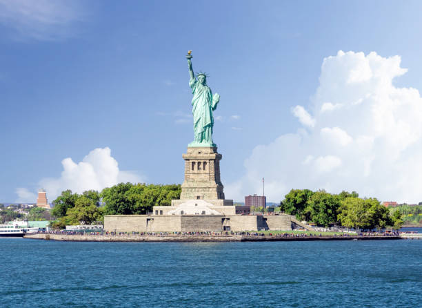 la statue de la liberté  - statue of liberty usa new freedom photos et images de collection