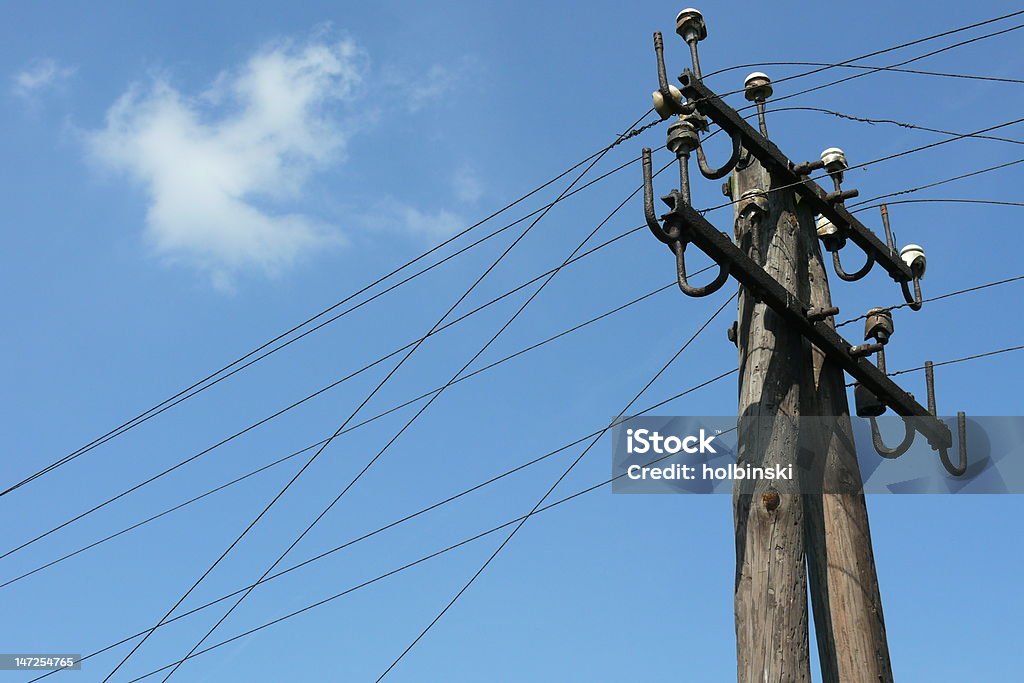 Old electricidad de mast - Foto de stock de Alambre libre de derechos