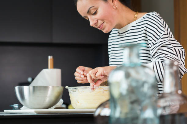 istock Woman hands putting apples while cooking apple pie 1472552265