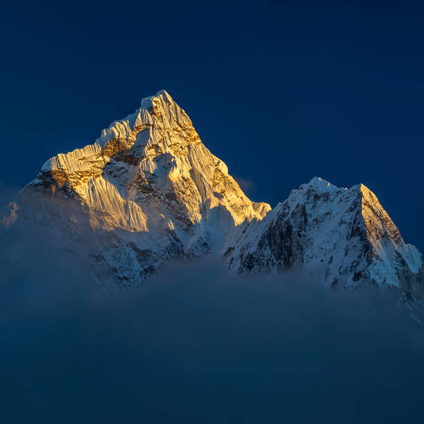 panorama 81 mpix xxxxl rozmiar pięknej góry ama dablam w himalajach, nepal - ama dablam zdjęcia i obrazy z banku zdjęć