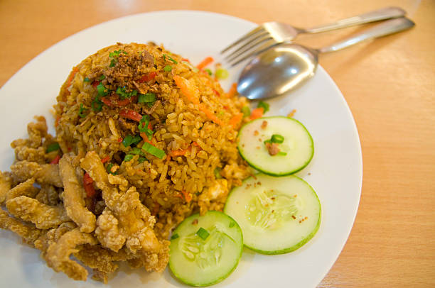 Arroz frito com frango - fotografia de stock