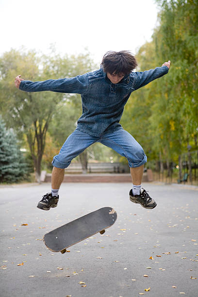 istock Teenager, skateboarding 147256871