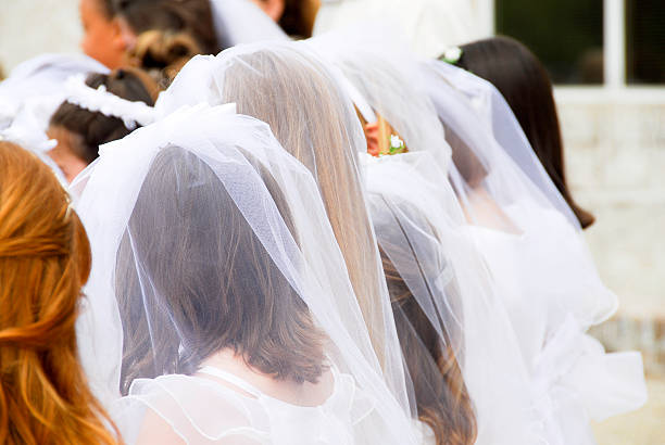 First Communion first communion celebration at a catholic church praying child christianity family stock pictures, royalty-free photos & images