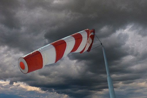 ¡Atención advertencia de tormenta! Calcetín de viento frente a un frente de tormenta eléctrica que se aproxima. photo