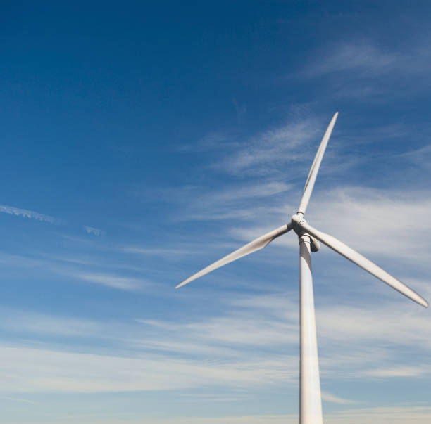 Windmühle in den blauen Himmel – Foto