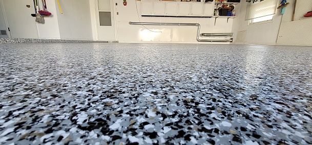 A full flake epoxy system for garage floor