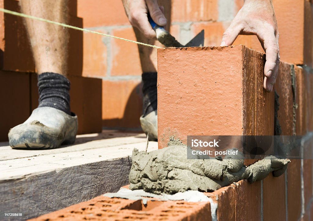 Bau einer Mauer Bauarbeiter - Lizenzfrei Aktivitäten und Sport Stock-Foto