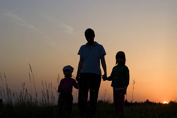 istock mater and daughters- evening silhouette 147259360