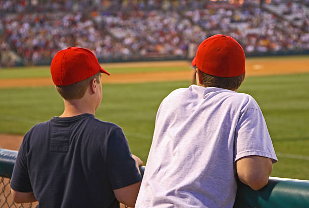 ventiladores de béisbol - baseball fan fotografías e imágenes de stock