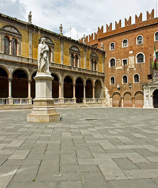 istock Statue of Dante Alighieri 147259584