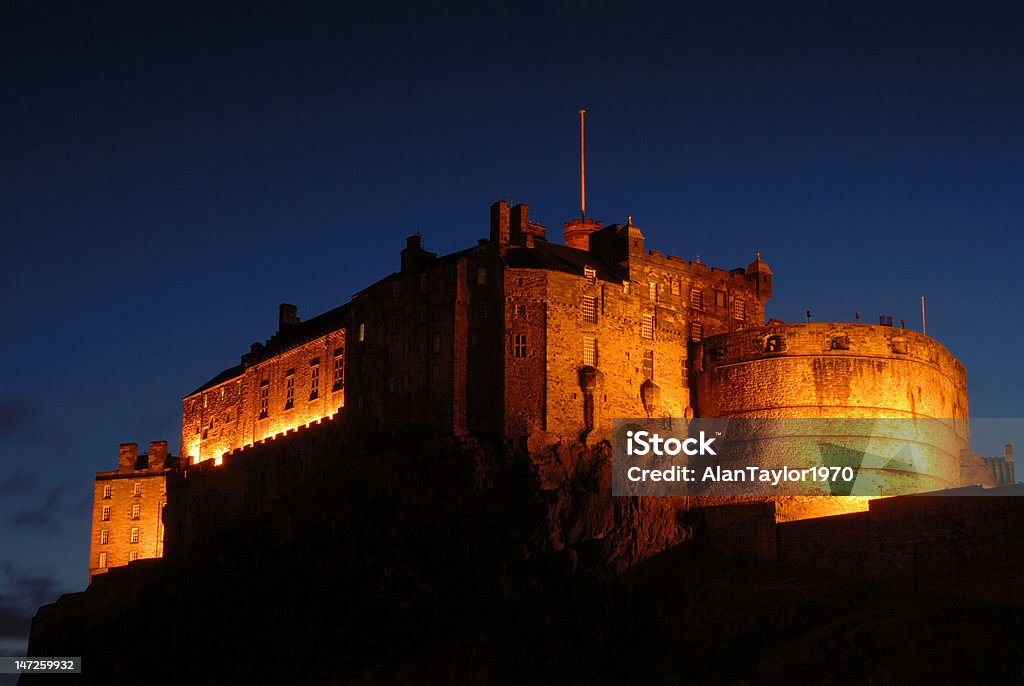 Castelo de Edimburgo Iluminado por Holofote e de Noite - Royalty-free Ao Ar Livre Foto de stock