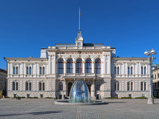 탐페레 중앙 광장의 탐페레 시청, 핀란드 - clear sky glass façade built structure fountain 뉴스 사진 이미지